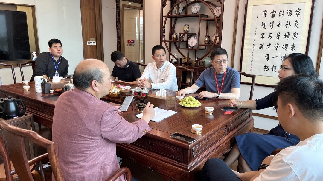 湛江市奋勇高新区副主任李虹飞一行领导莅临人生就是博集团指导