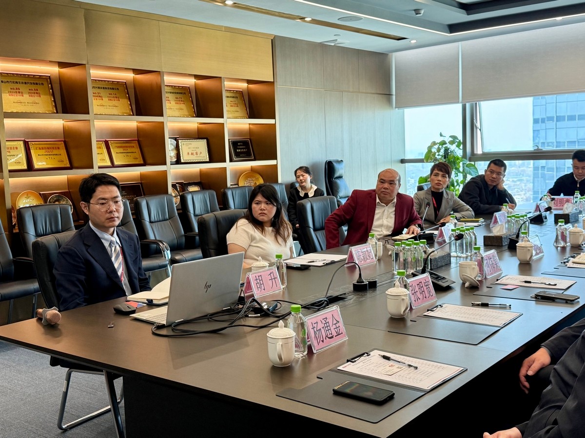 黔东南州人大常委会副主任、岑巩县委书记陈正锋率党政考察团莅临人生就是博集团考察交流