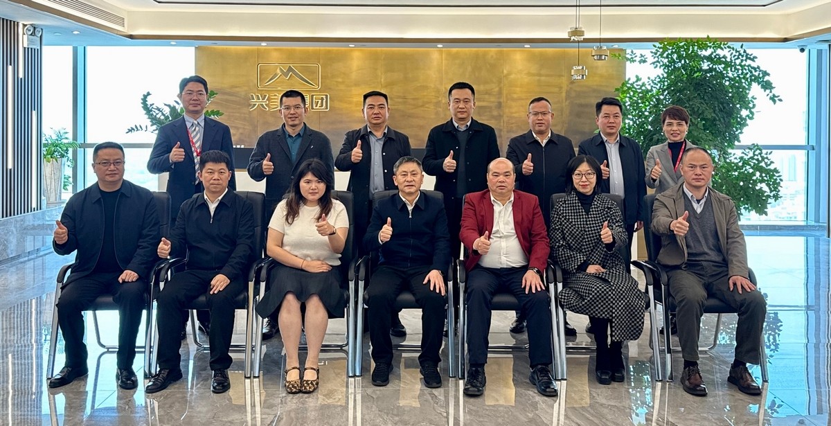 黔东南州人大常委会副主任、岑巩县委书记陈正锋率党政考察团莅临人生就是博集团考察交流